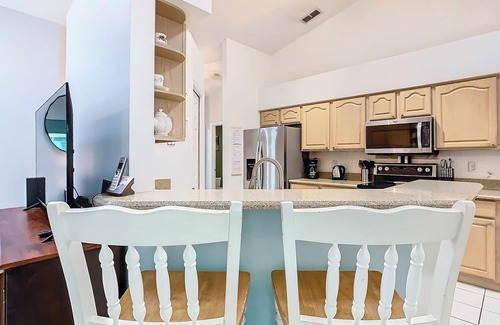 Doral Woods House | ALWAYS FREE POOL HEAT - 2 KINGS, Games room! 5 smart TV’s - S/Steel appliances