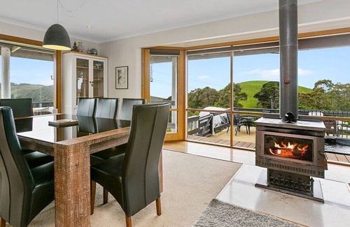 Apollo Bay House | ALYESKA ORGANIC FARMHOUSE - spectacular views