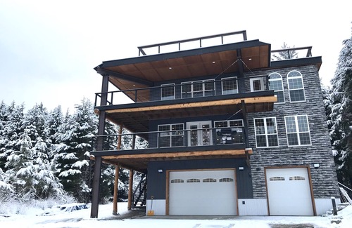 Girdwood House | Alyeska Views - 4 bdr. 2.5 bath