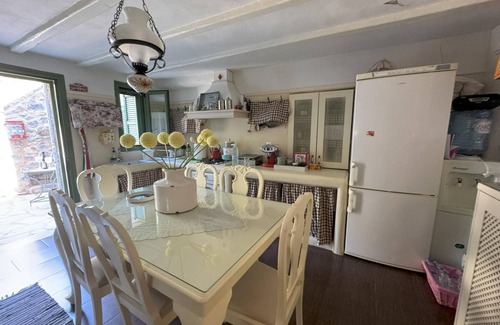 East Mani House | Alypa Pyrgos – Historic residential tower right by the sea in Mani
