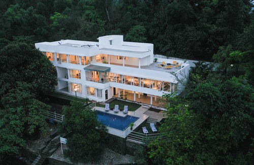 Lonavala Villa | Amã Stays & Trails White House, Lonavala