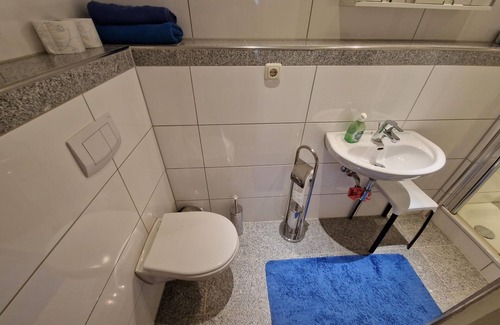 Bad Segeberg Apartment | Am Rathaus/Sondermann, vacation apartment - apartment B left/bedroom/living/kitchen combination