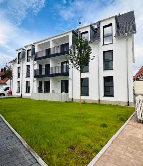 Elgersweier Apartment | AMAO Pearl - Rollstuhlgerechte Suite - 94 qm - Balkon & Tiefgarage - Aufzug - Kingsize-Bett - Nähe Messe
