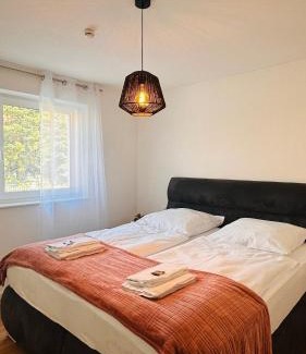 Elgersweier Apartment | AMAO Pearl - Rollstuhlgerechte Suite - 94 qm - Balkon & Tiefgarage - Aufzug - Kingsize-Bett - Nähe Messe