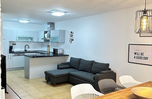Lahr Apartment | AMAO-Stays I 100sqm I Center I 3 floors I KingSizeBeds I Netflix