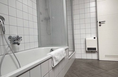Lahr Apartment | AMAO-Stays I 100sqm I Center I 3 floors I KingSizeBeds I Netflix