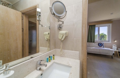 Lardos House | Amaryllis Front Beach Hotel