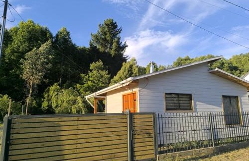 Carahue House | AMAVAL Cabaña nueva hasta 7 personas full equipada 2 habitaciones calefacción a leña