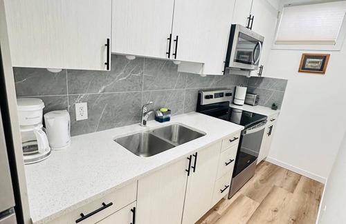Calgary Apartment | Amazing 1 bedroom apartment close to the YYC airport
