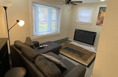 Green Tree Apartment | Amazing 1 bedroom unit in Pittsburgh City of Carnegie area PA.
