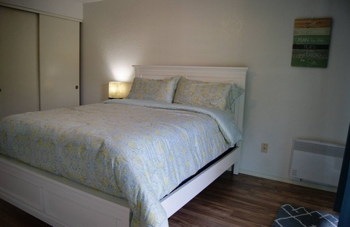 Ocean Shores Condo | Amazing 2-bdrm condo close to beach with WiFi and Fireplace