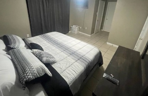South Baton Rouge Apartment | Amazing 2 bed/2 bath apartment 9 mins from LSU - King Size Beds