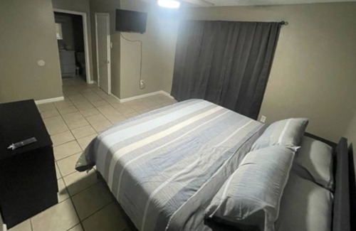 South Baton Rouge Apartment | Amazing 2 bed/2 bath apartment 9 mins from LSU - King Size Beds