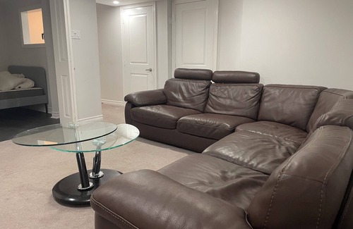 Richmond Hill House | Amazing 2 Bedroom Basement In Richmondhill