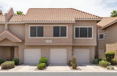 Val Vista Lakes Condo | Amazing 2-bedroom Condo in Val Vista Lakes area in Gilbert Az! Pet Friendly!