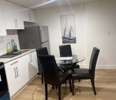 Northeast Edmonton Apartment | Amazing 2-bedroom house with WiFi in Edmonton