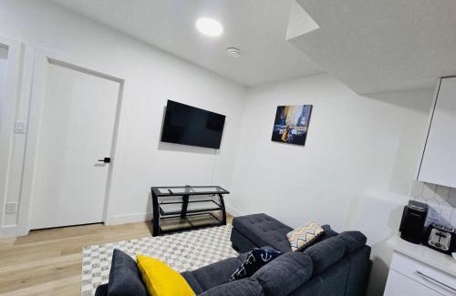Northeast Edmonton Apartment | Amazing 2-bedroom house with WiFi in Edmonton