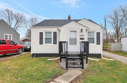 Decatur House | Amazing 2 Bedroom, Pet Friendly Home in Quiet Area