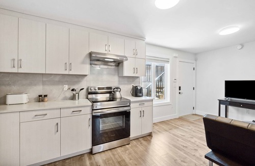 Surrey House | Amazing 2Bed 1Bath Private Suite