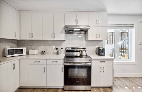 Surrey House | Amazing 2Bed 1Bath Private Suite