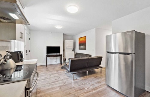 Surrey House | Amazing 2Bed 1Bath Private Suite