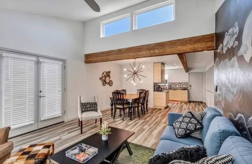 Franklin Park Apartment | Amazing 2Bedroom home near airport and downtownn
