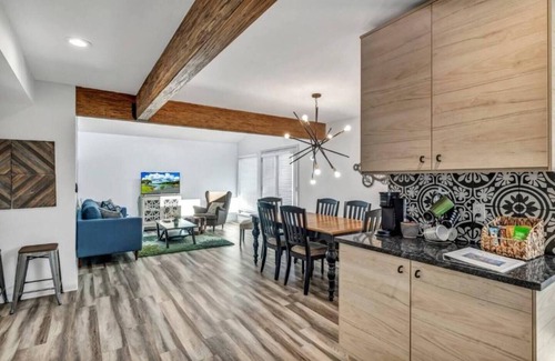 Franklin Park Apartment | Amazing 2Bedroom home near airport and downtownn