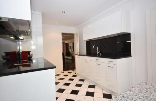 Seefeld Apartment | Amazing 2BR near Lake - Flower 33