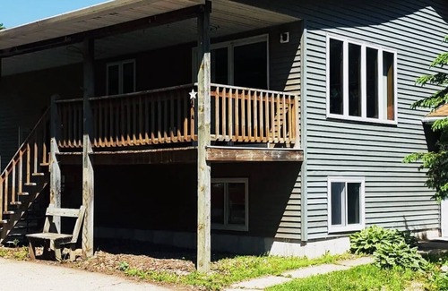 Shawano House | Amazing 3 bedroom 3 bath Lake drive resort house