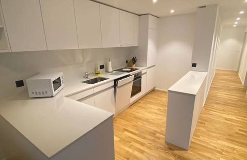 Hirslanden Apartment | Amazing 3BR flat in the city center (Sky9)