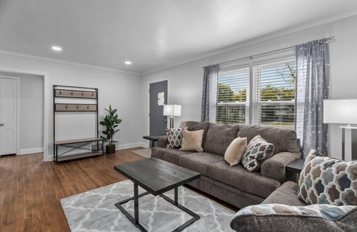 Independence House | Amazing 3BR Home for Families|Close to Stadiums