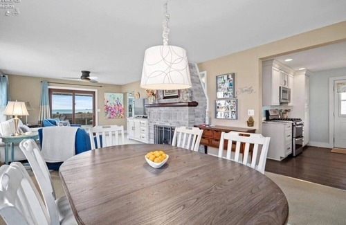 Huron House | Amazing 4 Bdrm House-Lake Views, Beach, near Cedar Point