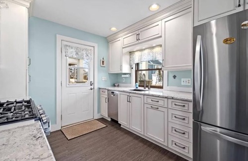 Huron House | Amazing 4 Bdrm House-Lake Views, Beach, near Cedar Point