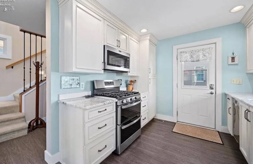 Huron House | Amazing 4 Bdrm House-Lake Views, Beach, near Cedar Point