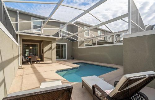 Bay Hill House | Amazing 4 Bed home w private Pool close to Disney 1180KING