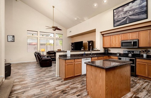 Mountain Vista Ranch House | Amazing 4 bedroom, 2.5 bathroom heated pool, firepit, BBQ perfect for families