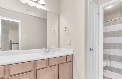 Katy House | Amazing 4Bedroom in Katy - W/ Large Backyard & Pool
