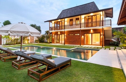 Kerobokan Villa | Amazing 4BR Villa With Pool, Bali Villa 2217