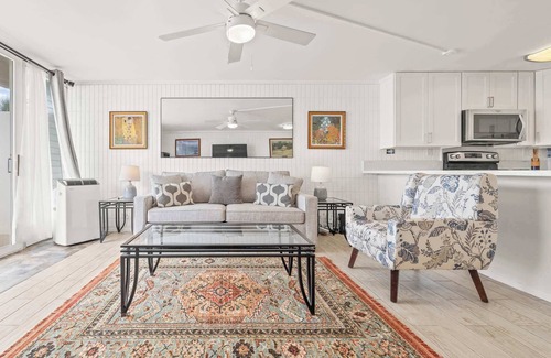 Punaluu Condo | Amazing 7th floor Beachfront Condo w/AC