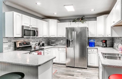 Oklahoma City House | Amazing Amelia King size beds and Pool