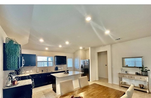 Austin Apartment | Amazing and Modern 4bedroom in SE Austinn