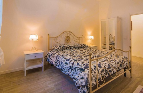 Cinto Euganeo Apartment | Amazing Apartment in Valnogaredo With 3 Bedrooms, Wifi and Outdoor Swimming Pool