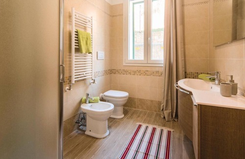 Cinto Euganeo Apartment | Amazing Apartment in Valnogaredo With 3 Bedrooms, Wifi and Outdoor Swimming Pool