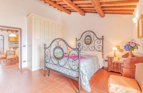 Monte Petriolo Apartment | Amazing apartment in Montepetriolo -PG- with 2 Bedrooms