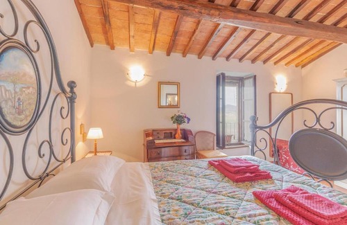 Monte Petriolo Apartment | Amazing apartment in Montepetriolo -PG- with 2 Bedrooms