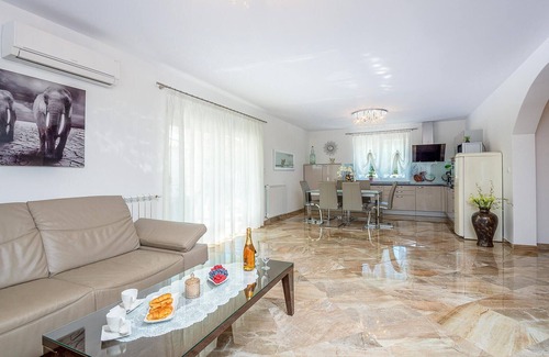 Kastel Apartment | Amazing apartment in Buje with WiFi