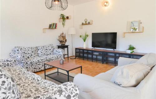 Pirovac Apartment | Amazing Apartment In Kasic With Wifi