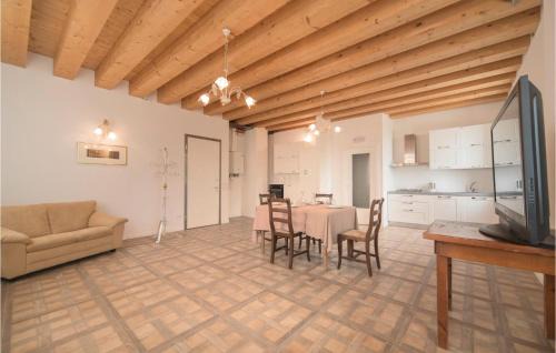 Cinto Euganeo Apartment | Amazing Apartment In Valnogaredo Pd