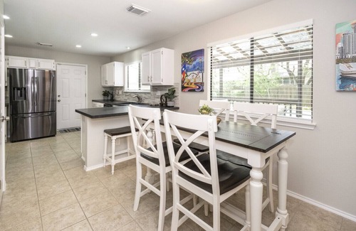 Gracywoods House | Amazing Austin Getaway with Heated Pool in Great Area