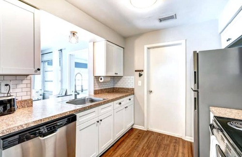 Largo House | Amazing Backyard!Heated Pool,outside TV, Pet Friendly, Close to Beaches,3 bikes
